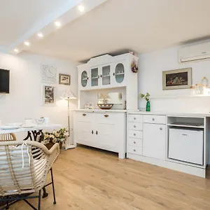  Appartamento Charming At House Rustica With Terrace And Nearby Parking Croazia